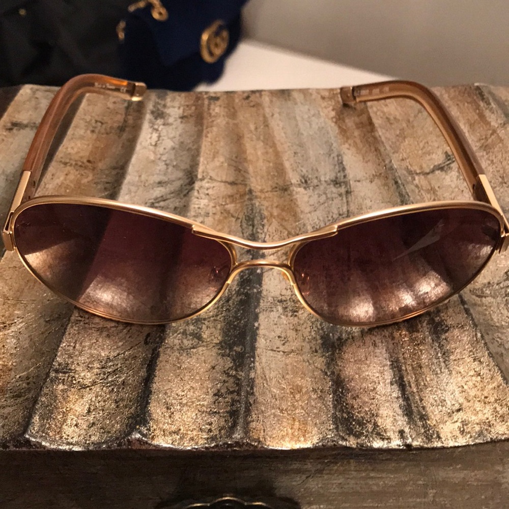 SOLD 💨💨💨 Chloe Sunglasses CL2207 C02-130